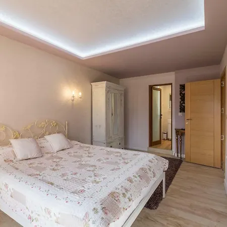 Adelheide - Spa, Bbq & Jacuzzi Apartman *